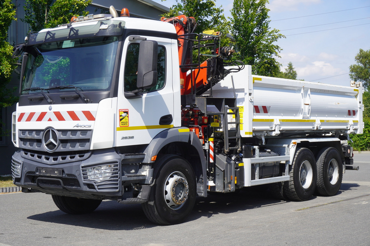 MERCEDES-BENZ AROCS 2636 / Fassi F155A.0.22 crane 6t / 120 tho. km / 3-sided dump truck / 2 x Bordmatic - Tippbil lastbil, Kranbil: bild 3 MERCEDES-BENZ AROCS 2636 / Fassi F155A.0.22 crane 6t / 120 tho. km / 3-sided dump truck / 2 x Bordmatic - Tippbil lastbil, Kranbil: bild 3