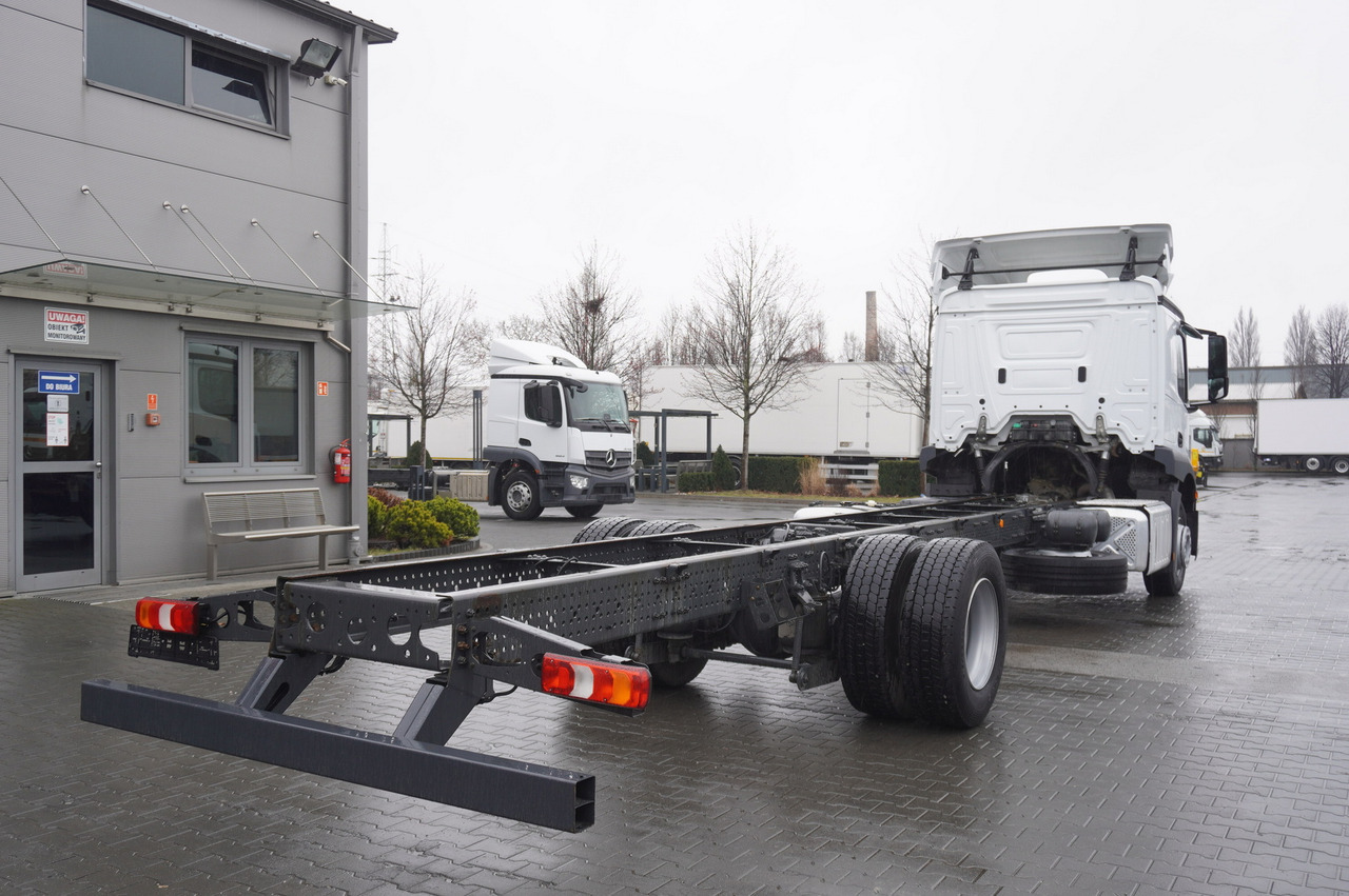 MERCEDES-BENZ Actros 1824 / 9.1 m chassis / ADR AT / sleeping cabin - Chassi lastbil: bild 3 MERCEDES-BENZ Actros 1824 / 9.1 m chassis / ADR AT / sleeping cabin - Chassi lastbil: bild 3
