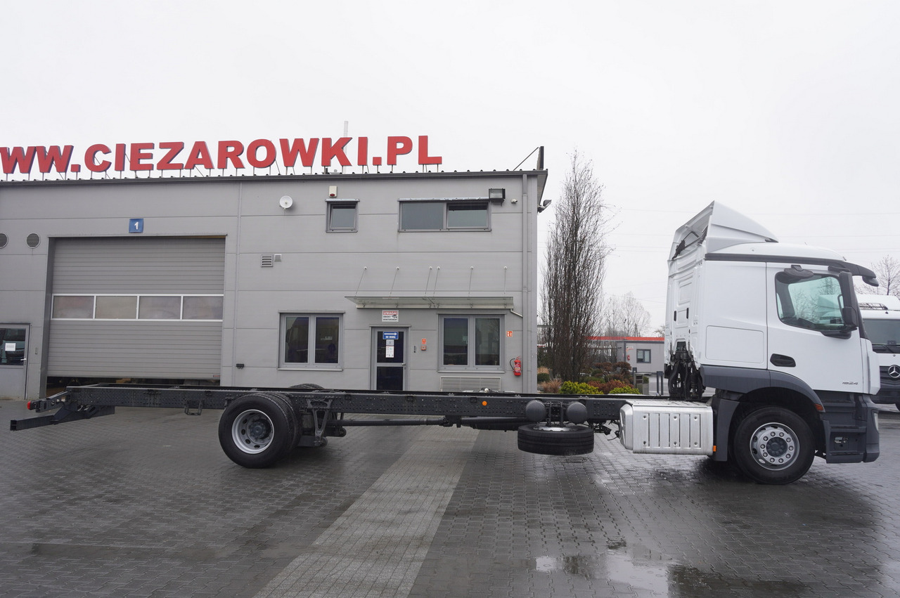 MERCEDES-BENZ Actros 1824 / 9.1 m chassis / sleeping cabin - Chassi lastbil: bild 2 MERCEDES-BENZ Actros 1824 / 9.1 m chassis / sleeping cabin - Chassi lastbil: bild 2
