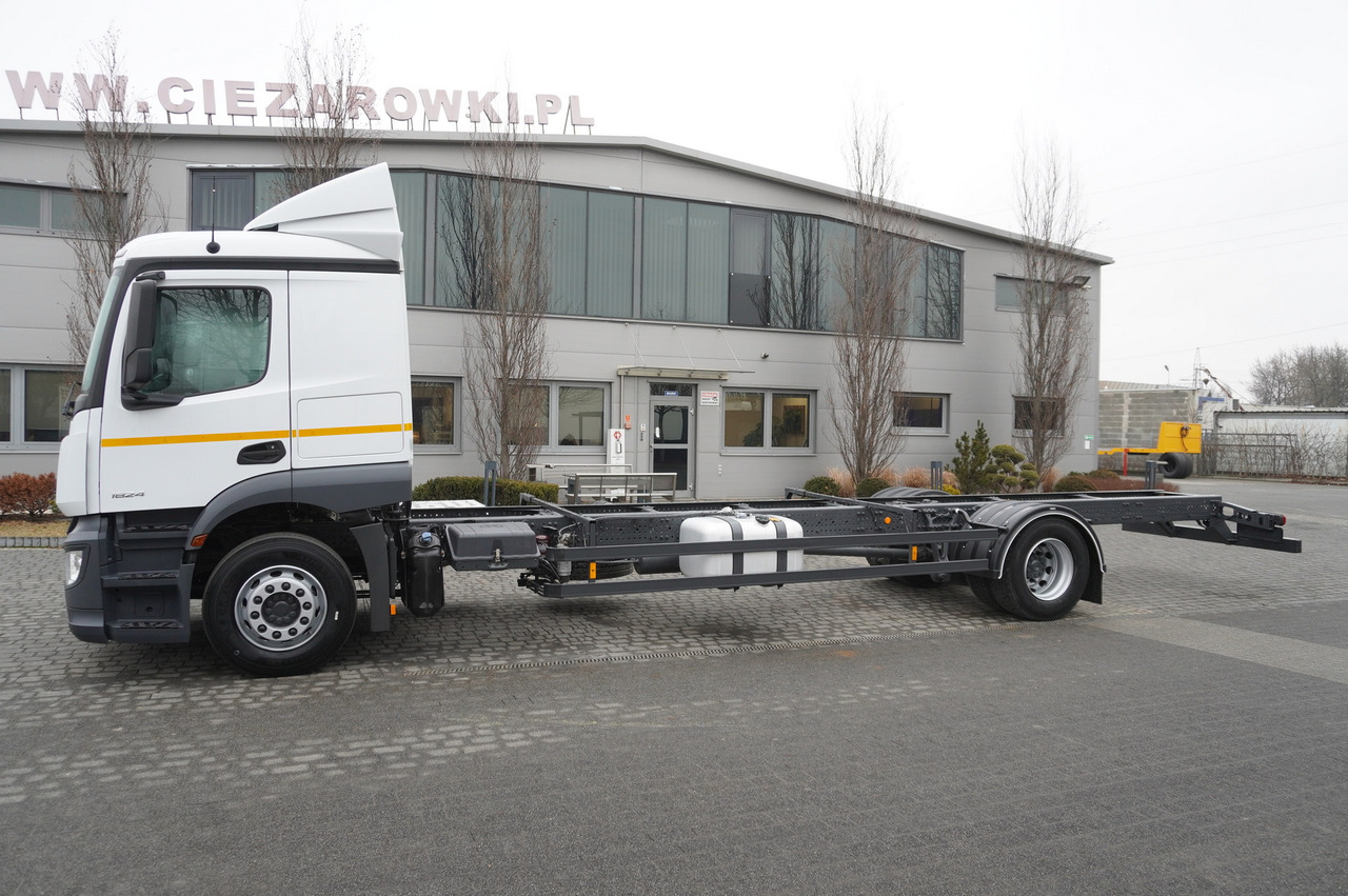 MERCEDES-BENZ Actros 1824 / 9.1 m chassis / sleeping cabin - Chassi lastbil: bild 3 MERCEDES-BENZ Actros 1824 / 9.1 m chassis / sleeping cabin - Chassi lastbil: bild 3