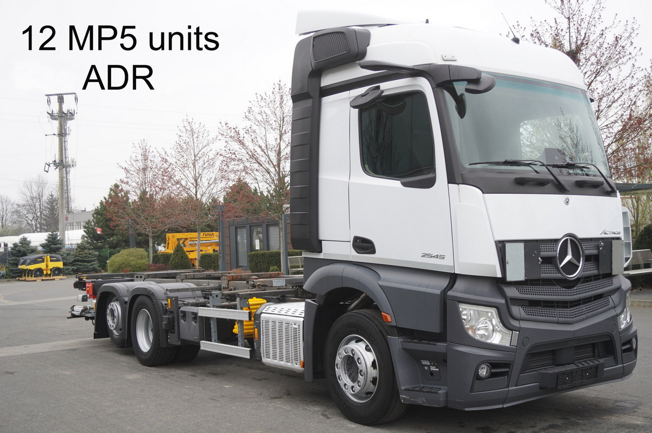 MERCEDES-BENZ Actros 2545 6×2 MP5 / ADR / several units - Containerbil/ Växelflak lastbil: bild 1 MERCEDES-BENZ Actros 2545 6×2 MP5 / ADR / several units - Containerbil/ Växelflak lastbil: bild 1