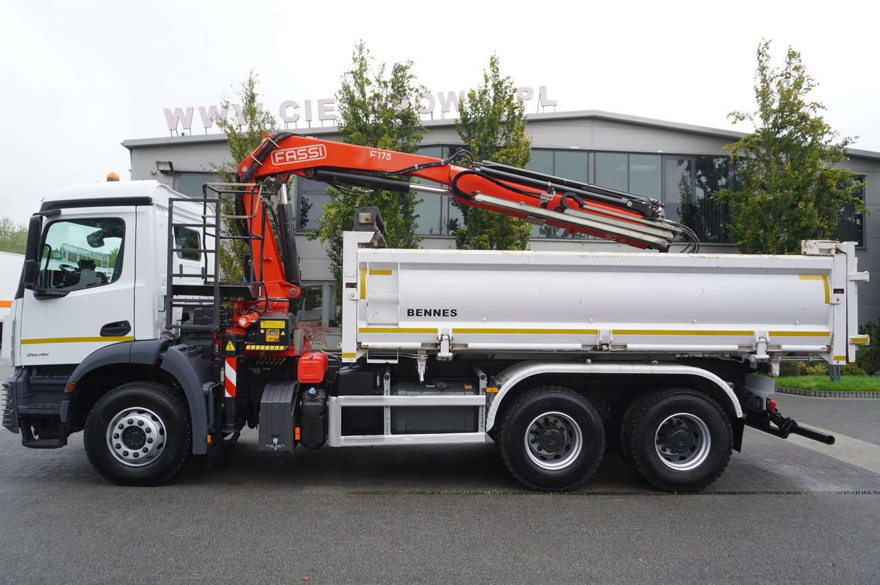 MERCEDES-BENZ Arocs 2636 6x4 / Fassi F175 / 7.7 t / 10 m / 2-side tipper / Bortmatic - Tippbil lastbil, Kranbil: bild 3 MERCEDES-BENZ Arocs 2636 6x4 / Fassi F175 / 7.7 t / 10 m / 2-side tipper / Bortmatic - Tippbil lastbil, Kranbil: bild 3