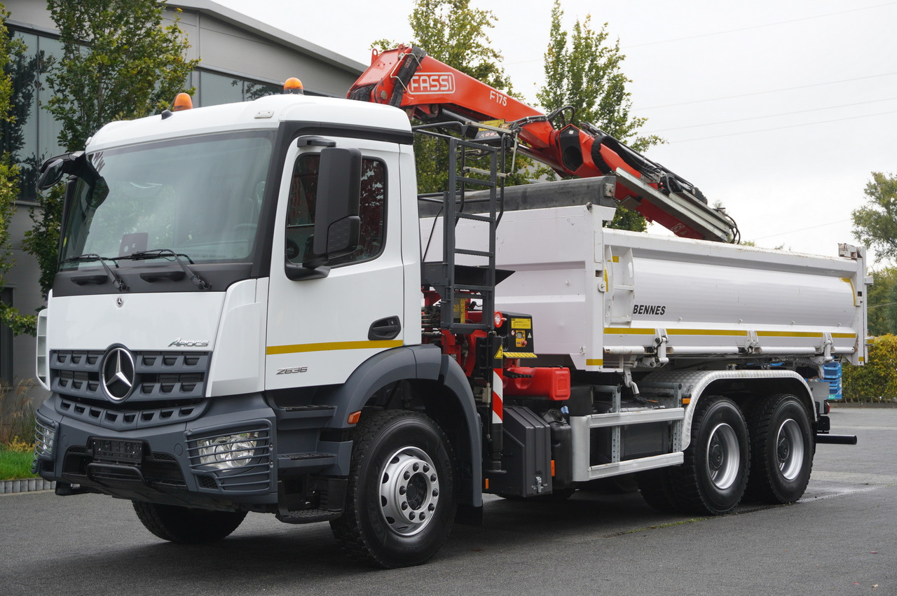 MERCEDES-BENZ Arocs 2636 6x4 / Fassi F175 / 7.7 t / 10 m / 2-side tipper / Bortmatic - Tippbil lastbil, Kranbil: bild 2 MERCEDES-BENZ Arocs 2636 6x4 / Fassi F175 / 7.7 t / 10 m / 2-side tipper / Bortmatic - Tippbil lastbil, Kranbil: bild 2