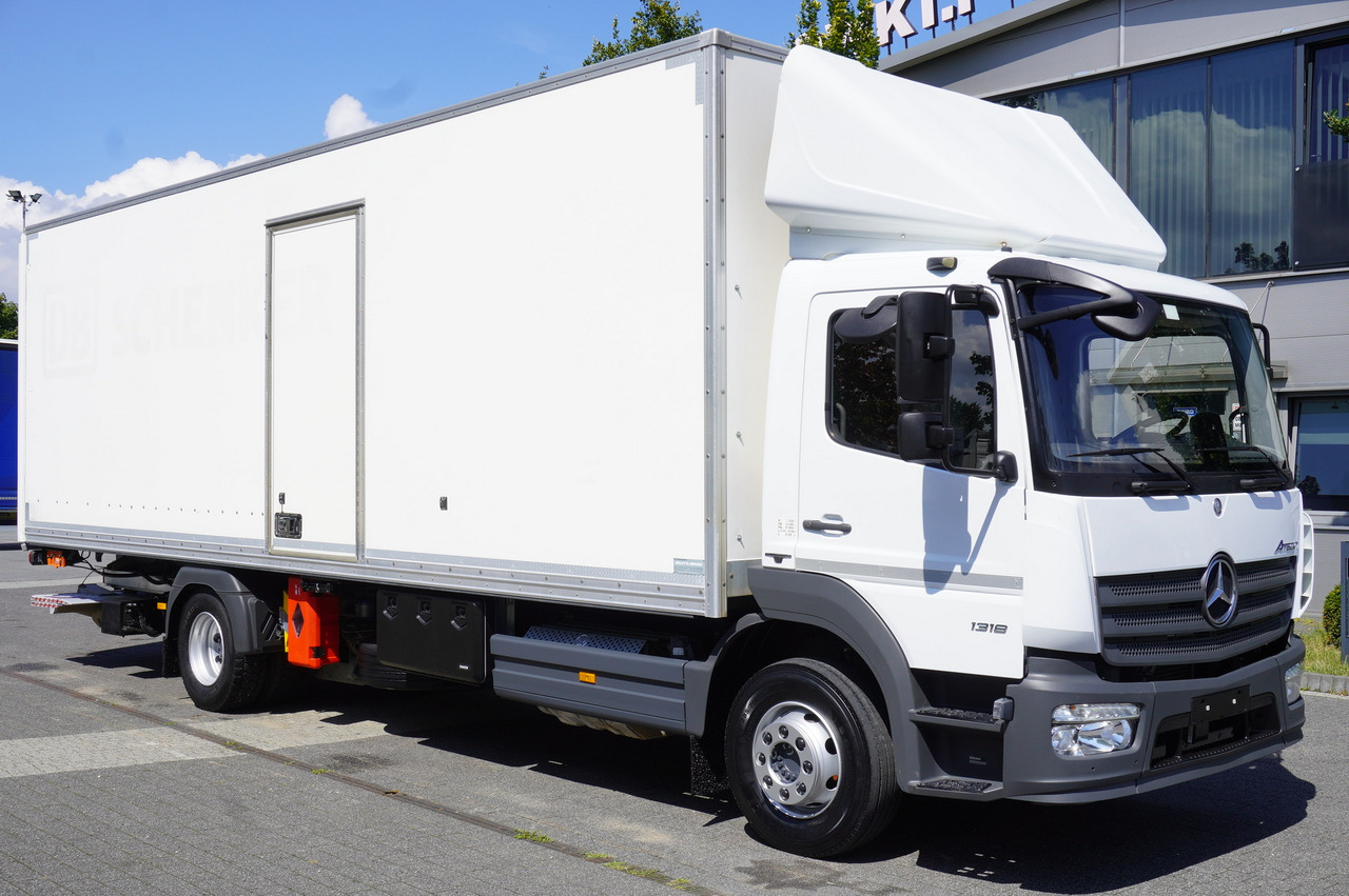 MERCEDES-BENZ Atego 1318 E6 / 20 pallet container / lift / 90 thousand km !!! - Lastbil med skåp: bild 1 MERCEDES-BENZ Atego 1318 E6 / 20 pallet container / lift / 90 thousand km !!! - Lastbil med skåp: bild 1