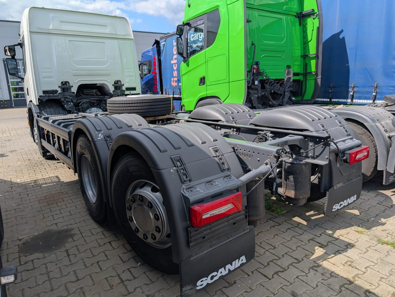 SCANIA P 340 B6x2*4NA / chassis frame / steering axle / CNG / large cab / 8 units - Sopbil: bild 4 SCANIA P 340 B6x2*4NA / chassis frame / steering axle / CNG / large cab / 8 units - Sopbil: bild 4