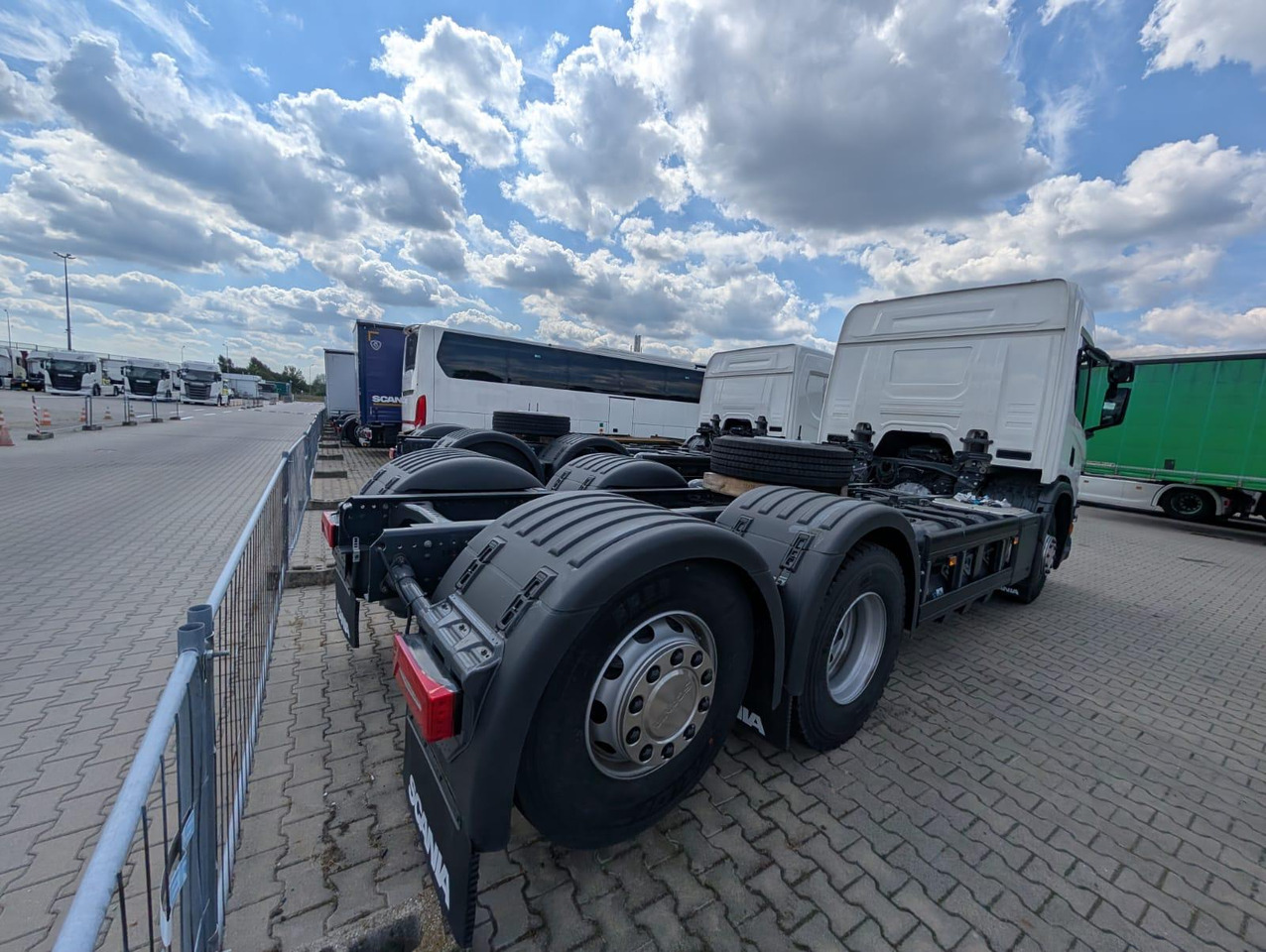 SCANIA P 340 B6x2*4NA / chassis frame / steering axle / CNG / large cab / 8 units - Sopbil: bild 4 SCANIA P 340 B6x2*4NA / chassis frame / steering axle / CNG / large cab / 8 units - Sopbil: bild 4