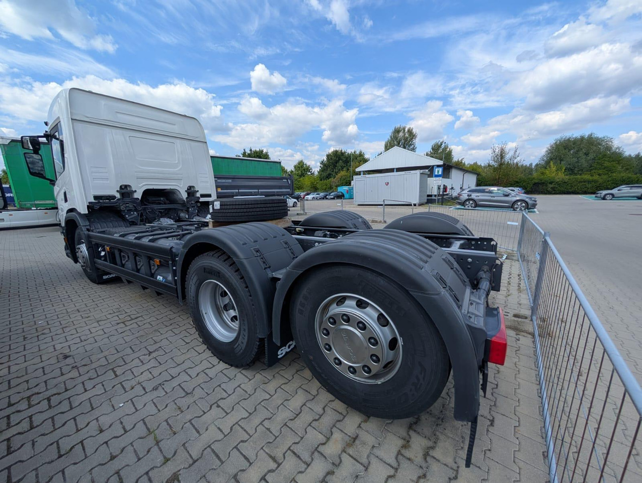 SCANIA P 340 B6x2*4NA / chassis frame / steering axle / CNG / large cab / 8 units - Sopbil: bild 3 SCANIA P 340 B6x2*4NA / chassis frame / steering axle / CNG / large cab / 8 units - Sopbil: bild 3