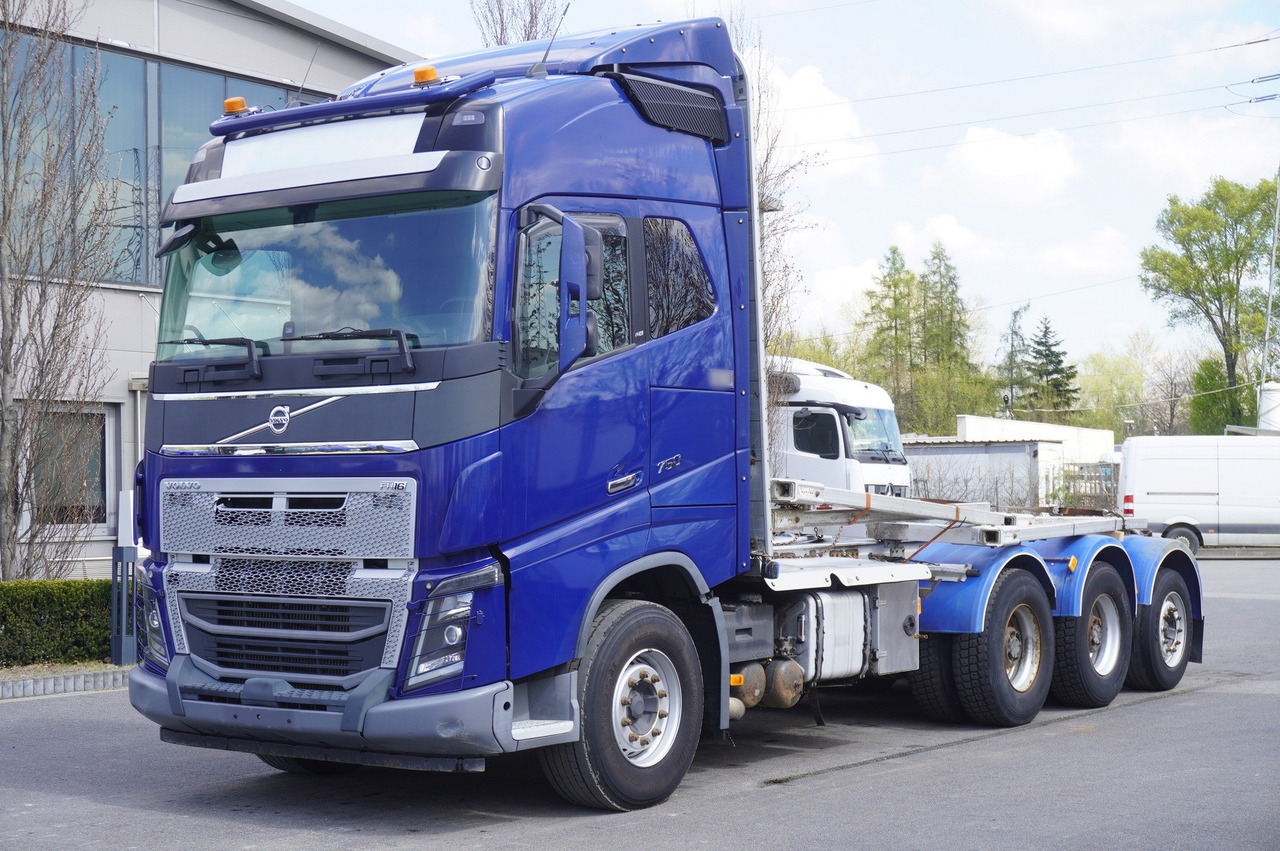 VOLVO FH16 750 8x4 / 750 HP! / 20 t load capacity / stanchion superstructure - Kranbil: bild 4 VOLVO FH16 750 8x4 / 750 HP! / 20 t load capacity / stanchion superstructure - Kranbil: bild 4