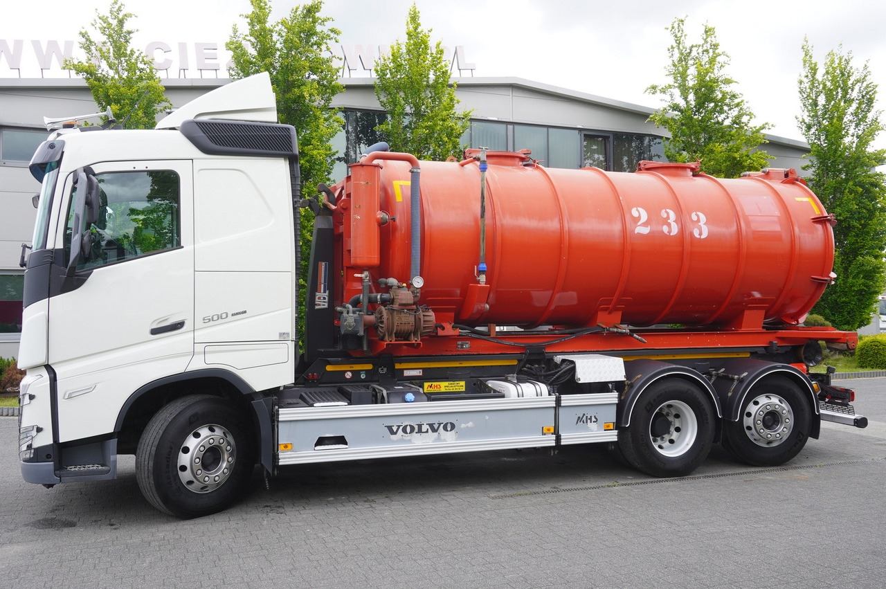 VOLVO Volvo FH 500 / Septic barrel 13000 l / Hook lift 21 t / 2022 / 3rd axle steered / 2 units - Lastväxlare lastbil: bild 3 VOLVO Volvo FH 500 / Septic barrel 13000 l / Hook lift 21 t / 2022 / 3rd axle steered / 2 units - Lastväxlare lastbil: bild 3