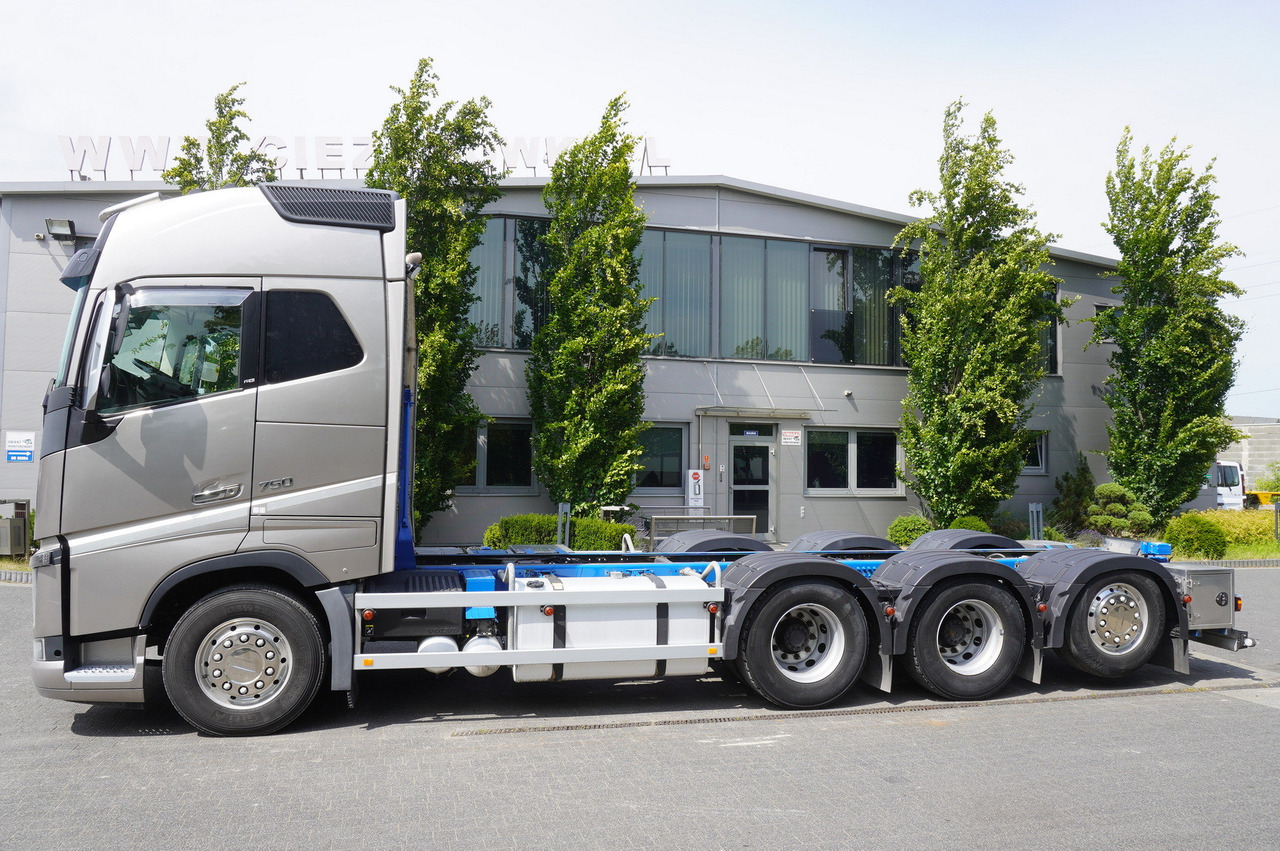 VOLVO Volvo FH16 750 8x4x4 / 750 HP! / Frame 685 cm / Steered 4th axle - Kranbil: bild 3 VOLVO Volvo FH16 750 8x4x4 / 750 HP! / Frame 685 cm / Steered 4th axle - Kranbil: bild 3