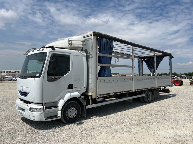 2002 Renault Midlum 4x2 Curtain Side Truck - Slagklippare/ Slagslåtter: bild 1 2002 Renault Midlum 4x2 Curtain Side Truck - Slagklippare/ Slagslåtter: bild 1