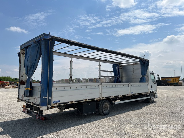 2002 Renault Midlum 4x2 Curtain Side Truck - Slagklippare/ Slagslåtter: bild 3 2002 Renault Midlum 4x2 Curtain Side Truck - Slagklippare/ Slagslåtter: bild 3