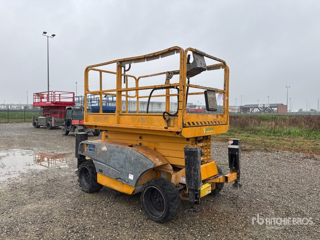 2007 Haulotte Compact12DX Piattaforma aerea verticale - Saxlift: bild 2 2007 Haulotte Compact12DX Piattaforma aerea verticale - Saxlift: bild 2