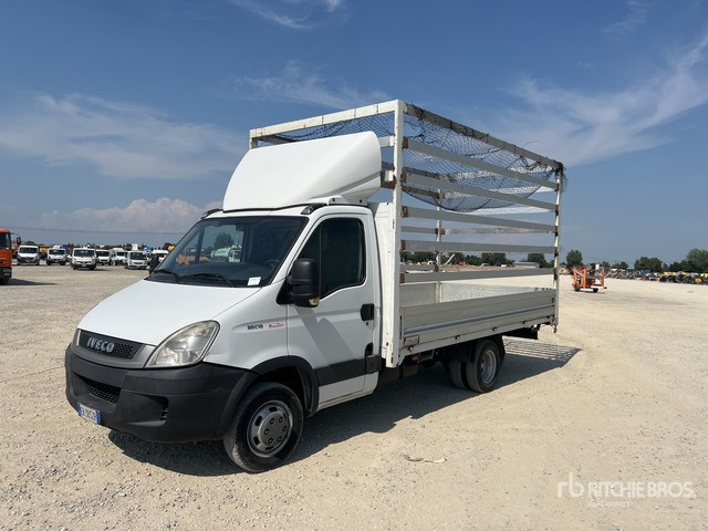 2010 Iveco Daily 35C18 Curtain Side Truck - Slagklippare/ Slagslåtter: bild 1 2010 Iveco Daily 35C18 Curtain Side Truck - Slagklippare/ Slagslåtter: bild 1