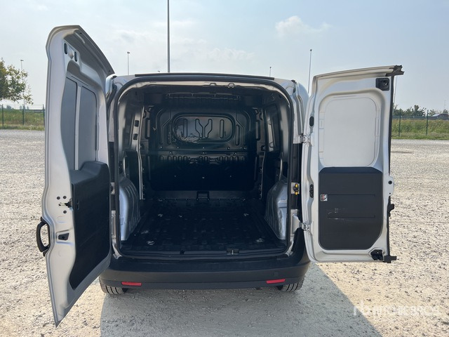 2021 Fiat Doblo CARGO CH1 LOUNGE 1.6 MJET 120CV ... Van Truck - Små skåpbil: bild 4 2021 Fiat Doblo CARGO CH1 LOUNGE 1.6 MJET 120CV ... Van Truck - Små skåpbil: bild 4