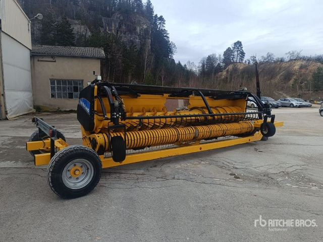 2010 New Holland Pick Up Ensileuse 5M20 Forage Harvester Pickup Header - Slagklippare/ Slagslåtter: bild 2 2010 New Holland Pick Up Ensileuse 5M20 Forage Harvester Pickup Header - Slagklippare/ Slagslåtter: bild 2