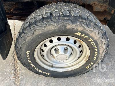 Flakbil ISUZU 4x4 Crew Cab Pick-up: bild 21