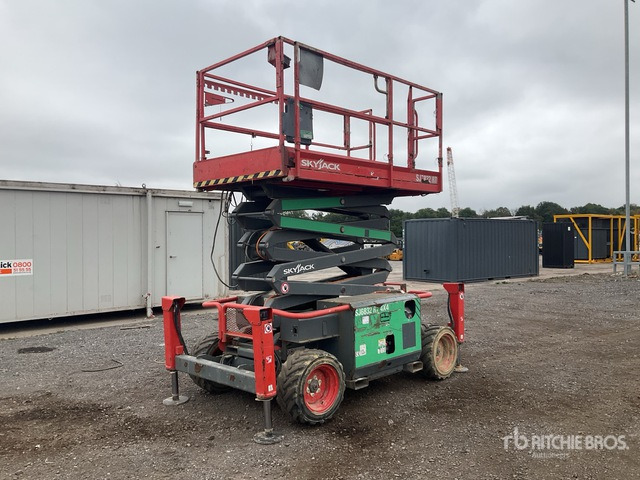 2016 Skyjack SJ6832RT 4x4 Diesel Scissor Lift - Saxlift: bild 2 2016 Skyjack SJ6832RT 4x4 Diesel Scissor Lift - Saxlift: bild 2