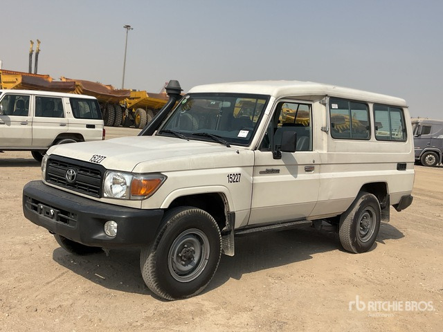 2013 Toyota Land Cruiser 78L 4x4 SUV - SUV: bild 2 2013 Toyota Land Cruiser 78L 4x4 SUV - SUV: bild 2