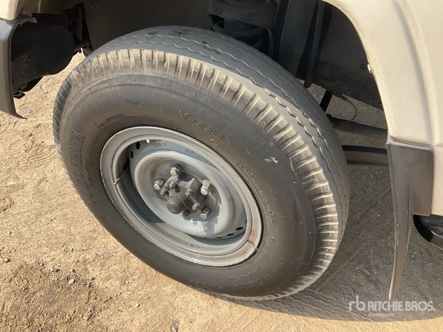 2013 Toyota Land Cruiser 78L 4x4 SUV - SUV: bild 5 2013 Toyota Land Cruiser 78L 4x4 SUV - SUV: bild 5