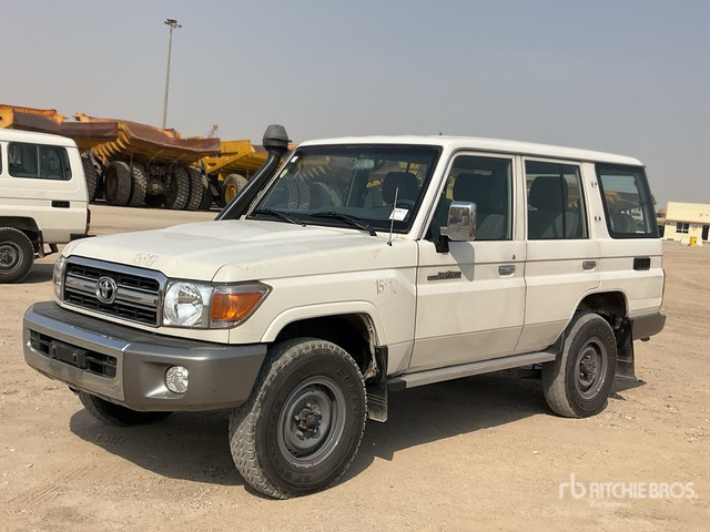 2014 Toyota Land Cruiser LX 76L 4x4 SUV - SUV: bild 2 2014 Toyota Land Cruiser LX 76L 4x4 SUV - SUV: bild 2