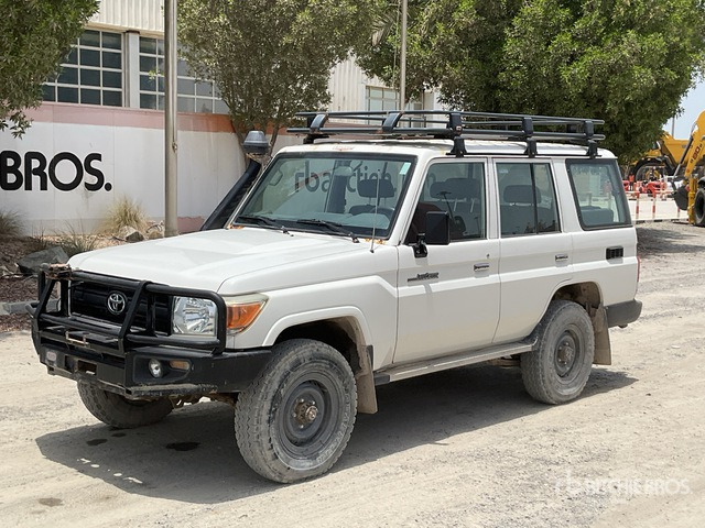 2018 Toyota Land Cruiser 76L 4x4 SUV - SUV: bild 2 2018 Toyota Land Cruiser 76L 4x4 SUV - SUV: bild 2