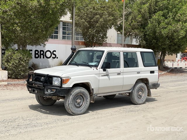 2019 Toyota Land Cruiser 76L 4x4 SUV - SUV: bild 1 2019 Toyota Land Cruiser 76L 4x4 SUV - SUV: bild 1