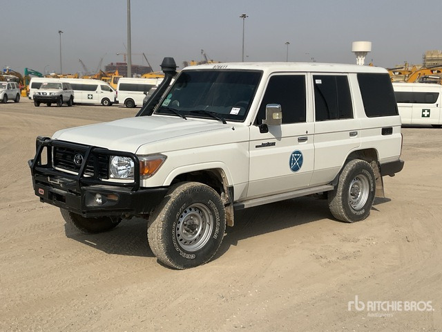 2021 Toyota Land Cruiser 76L 4x4 SUV - SUV: bild 2 2021 Toyota Land Cruiser 76L 4x4 SUV - SUV: bild 2