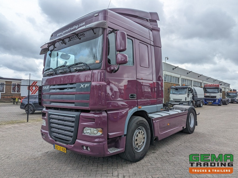 DAF FT XF105.410 4x2 Euro5 FT XF105.410 4x2 SpaceCab Euro5 - Side Skirts - Spare Wheel - Original Holland truck (T1333) - Dragbil: bild 1 DAF FT XF105.410 4x2 Euro5 FT XF105.410 4x2 SpaceCab Euro5 - Side Skirts - Spare Wheel - Original Holland truck (T1333) - Dragbil: bild 1