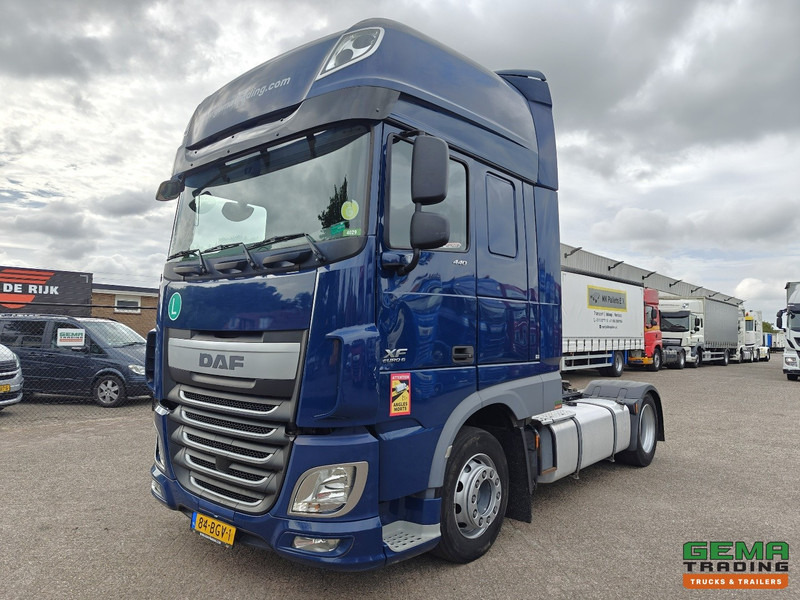 DAF XF 440 FT 4x2 SuperSpaceCab Euro6A - MEGA - Retarder - HandGeschakeld - 316.000KM! - Dragbil: bild 1 DAF XF 440 FT 4x2 SuperSpaceCab Euro6A - MEGA - Retarder - HandGeschakeld - 316.000KM! - Dragbil: bild 1