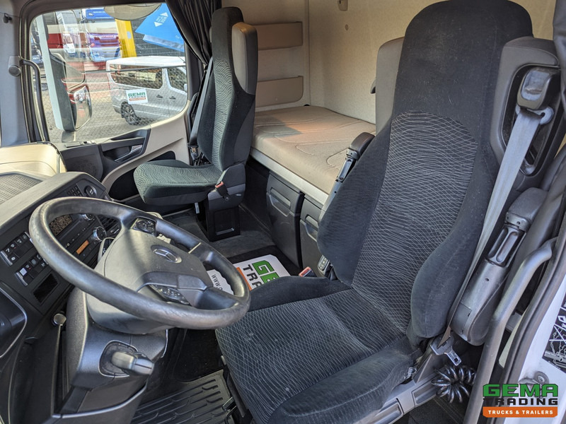Mercedes-Benz Actros 3352 6x4 Bigspace Euro6 - Retarder - 277.000km - 120T - Naafreductie - Schuifschotel - 04/2025APK - Dragbil: bild 5 Mercedes-Benz Actros 3352 6x4 Bigspace Euro6 - Retarder - 277.000km - 120T - Naafreductie - Schuifschotel - 04/2025APK - Dragbil: bild 5