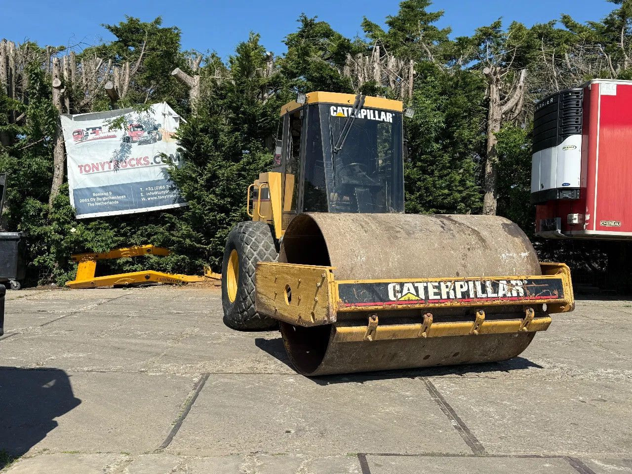 CAT CS 563 Roller with vibration - Kompaktor: bild 1 CAT CS 563 Roller with vibration - Kompaktor: bild 1