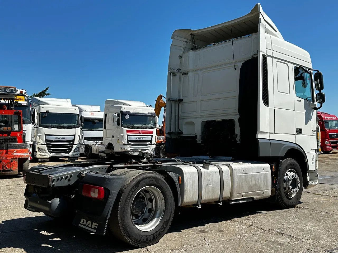 DAF XF 460 4X2 Tractor-unit Spring/Air Retarder ACC DAF XF 460 4X2 Tractor-unit Spring/Air Retarder ACC - Dragbil: bild 4 DAF XF 460 4X2 Tractor-unit Spring/Air Retarder ACC DAF XF 460 4X2 Tractor-unit Spring/Air Retarder ACC - Dragbil: bild 4