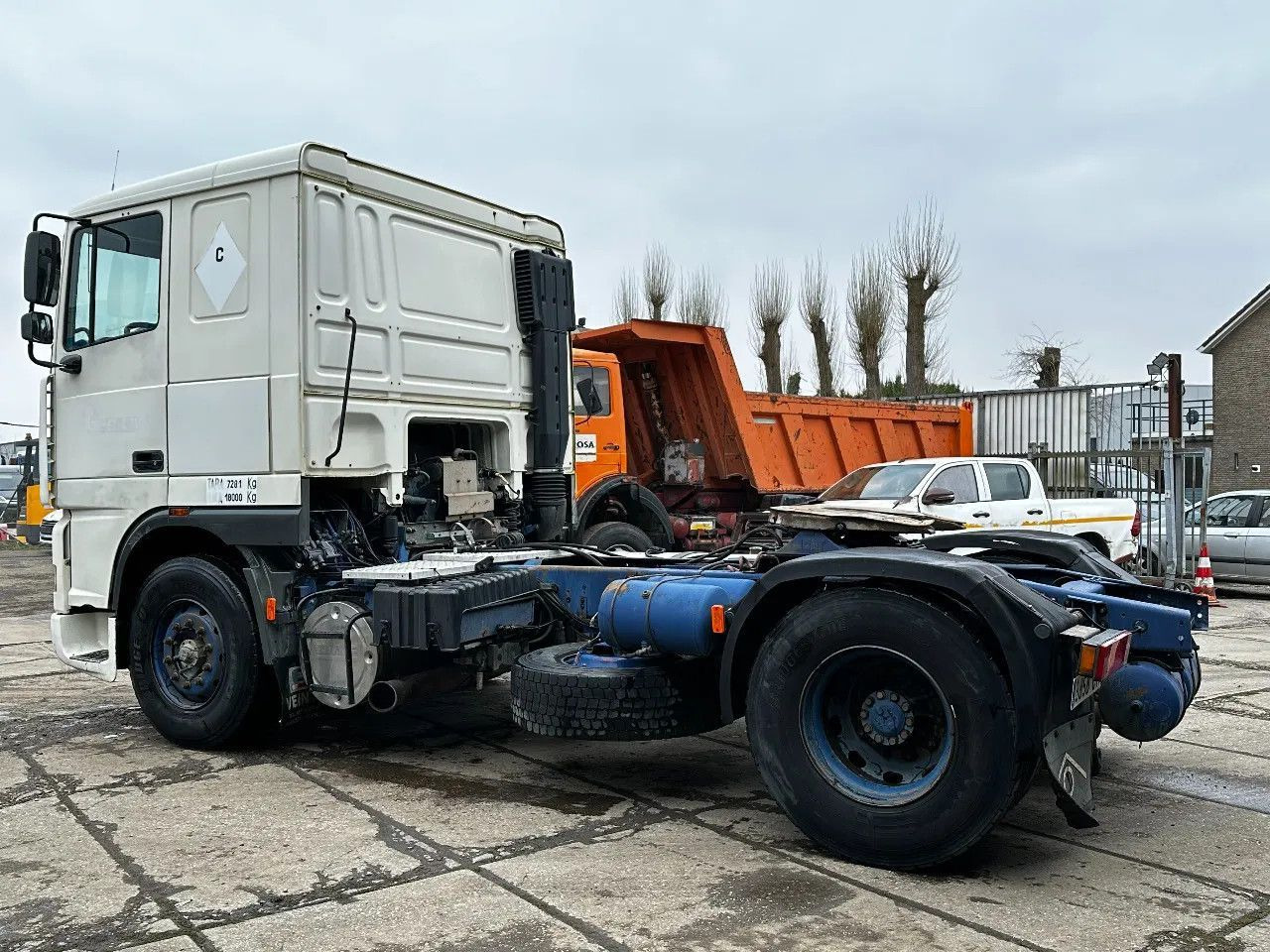 DAF XF 95.380 4X2 Tractor-unit Spring/Air ZF Manual DAF XF 95.380 4X2 Tractor-unit Spring/Air ZF Manual - Dragbil: bild 3 DAF XF 95.380 4X2 Tractor-unit Spring/Air ZF Manual DAF XF 95.380 4X2 Tractor-unit Spring/Air ZF Manual - Dragbil: bild 3