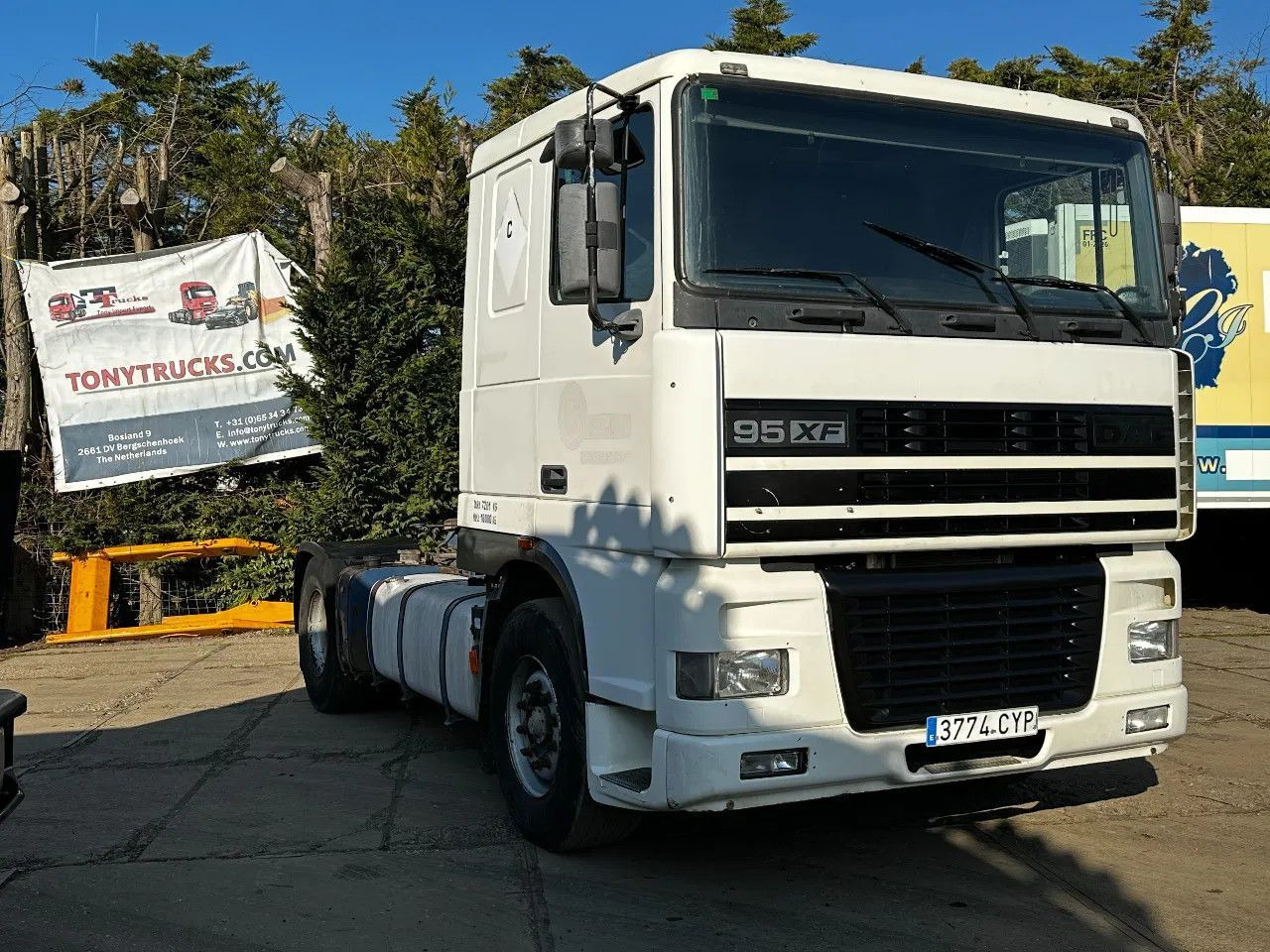DAF XF 95.380 4X2 Tractor-unit Spring/Air ZF Manual DAF XF 95.380 4X2 Tractor-unit Spring/Air ZF Manual - Dragbil: bild 1 DAF XF 95.380 4X2 Tractor-unit Spring/Air ZF Manual DAF XF 95.380 4X2 Tractor-unit Spring/Air ZF Manual - Dragbil: bild 1