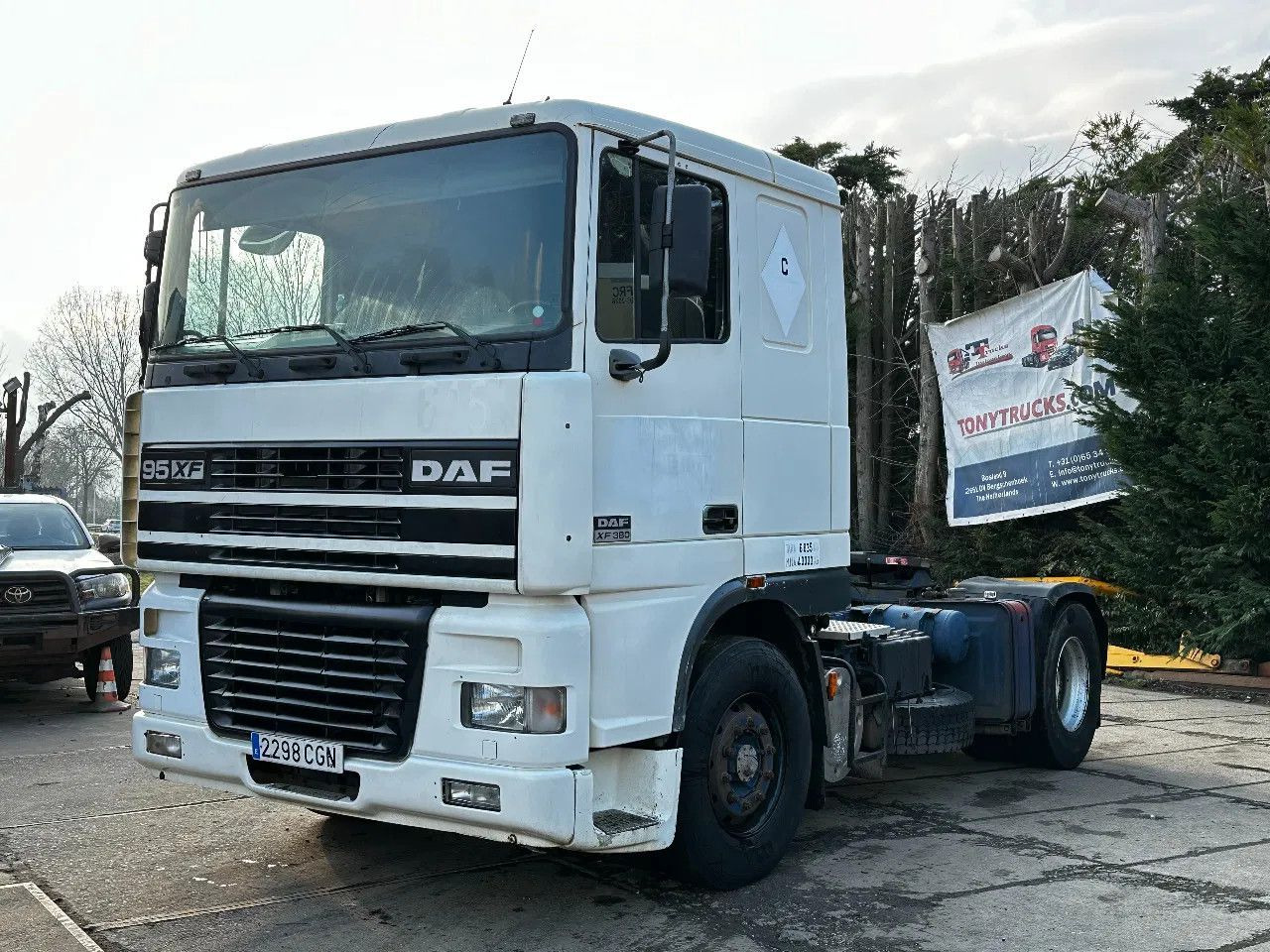 DAF XF 95.380 4X2 Tractor-unit Spring/Air ZF Manual DAF XF 95.380 4X2 Tractor-unit Spring/Air ZF Manual - Dragbil: bild 2 DAF XF 95.380 4X2 Tractor-unit Spring/Air ZF Manual DAF XF 95.380 4X2 Tractor-unit Spring/Air ZF Manual - Dragbil: bild 2