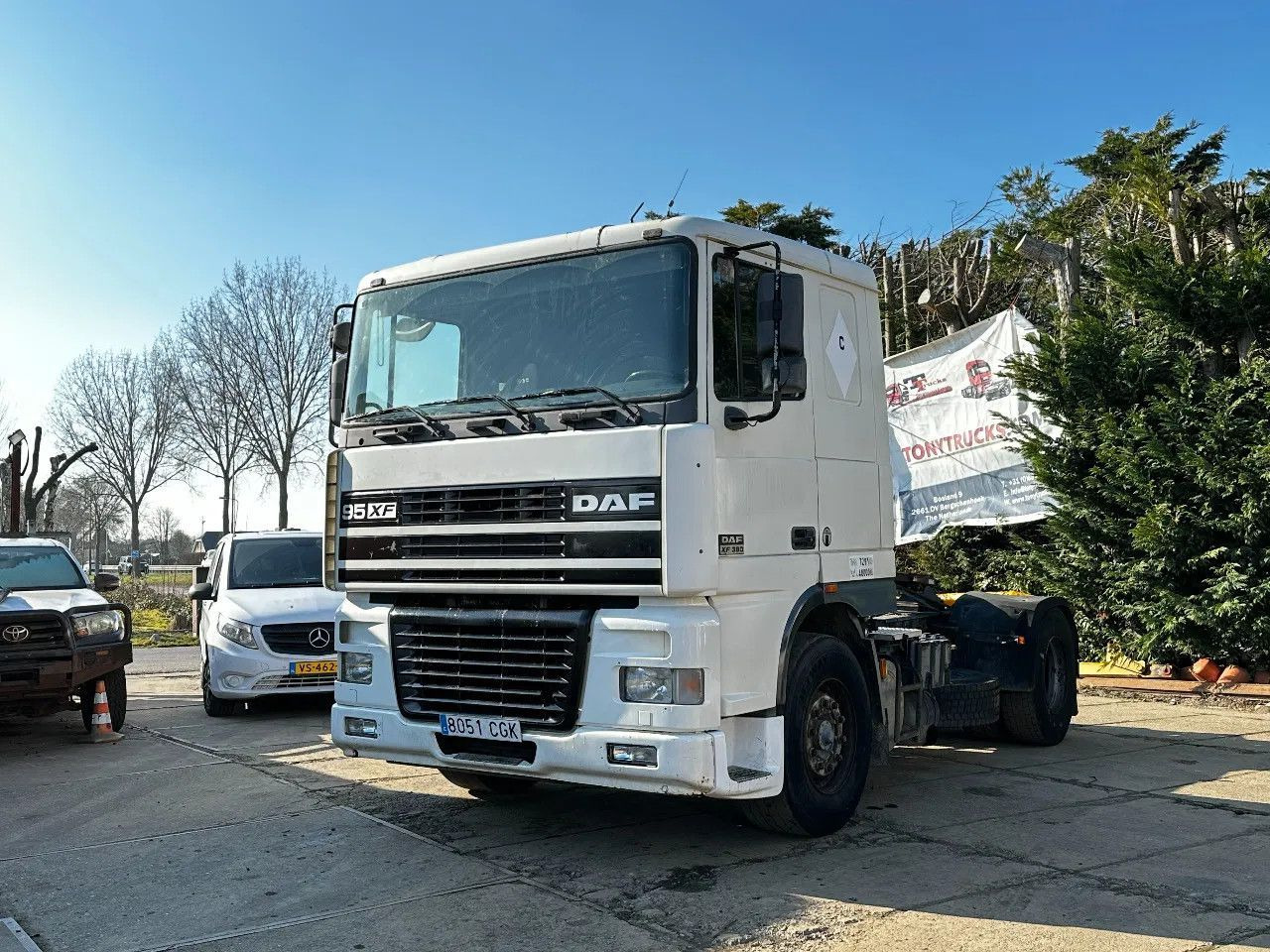 DAF XF 95.380 4X2 Tractor-unit Spring/Air ZF Manual DAF XF 95.380 4X2 Tractor-unit Spring/Air ZF Manual - Dragbil: bild 2 DAF XF 95.380 4X2 Tractor-unit Spring/Air ZF Manual DAF XF 95.380 4X2 Tractor-unit Spring/Air ZF Manual - Dragbil: bild 2