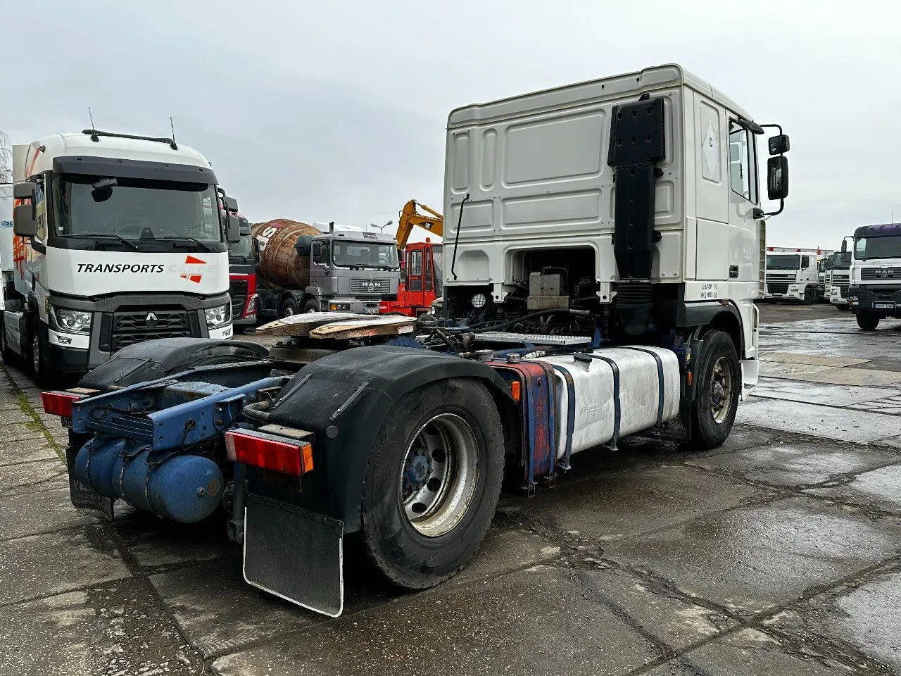 DAF XF 95.380 4X2 Tractor-unit Spring/Air ZF Manual DAF XF 95.380 4X2 Tractor-unit Spring/Air ZF Manual - Dragbil: bild 4 DAF XF 95.380 4X2 Tractor-unit Spring/Air ZF Manual DAF XF 95.380 4X2 Tractor-unit Spring/Air ZF Manual - Dragbil: bild 4
