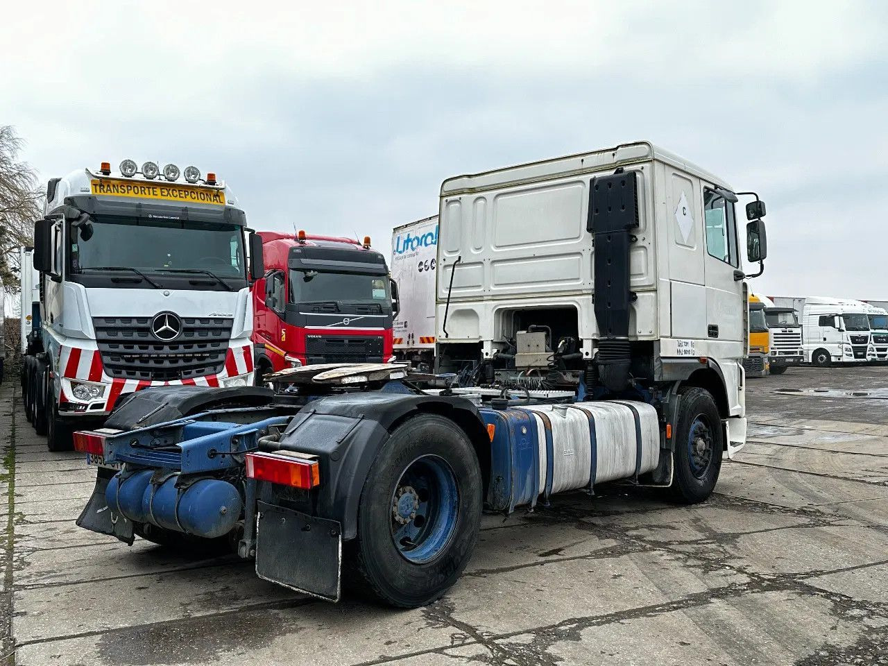 DAF XF 95.380 4X2 Tractor-unit Spring/Air ZF Manual DAF XF 95.380 4X2 Tractor-unit Spring/Air ZF Manual - Dragbil: bild 4 DAF XF 95.380 4X2 Tractor-unit Spring/Air ZF Manual DAF XF 95.380 4X2 Tractor-unit Spring/Air ZF Manual - Dragbil: bild 4