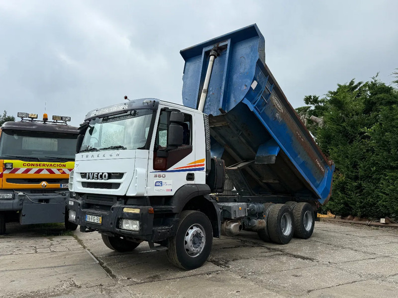 Iveco Trakker 360 6X4 Tipper Spring/Spring ZF Manual gear - Tippbil lastbil: bild 2 Iveco Trakker 360 6X4 Tipper Spring/Spring ZF Manual gear - Tippbil lastbil: bild 2