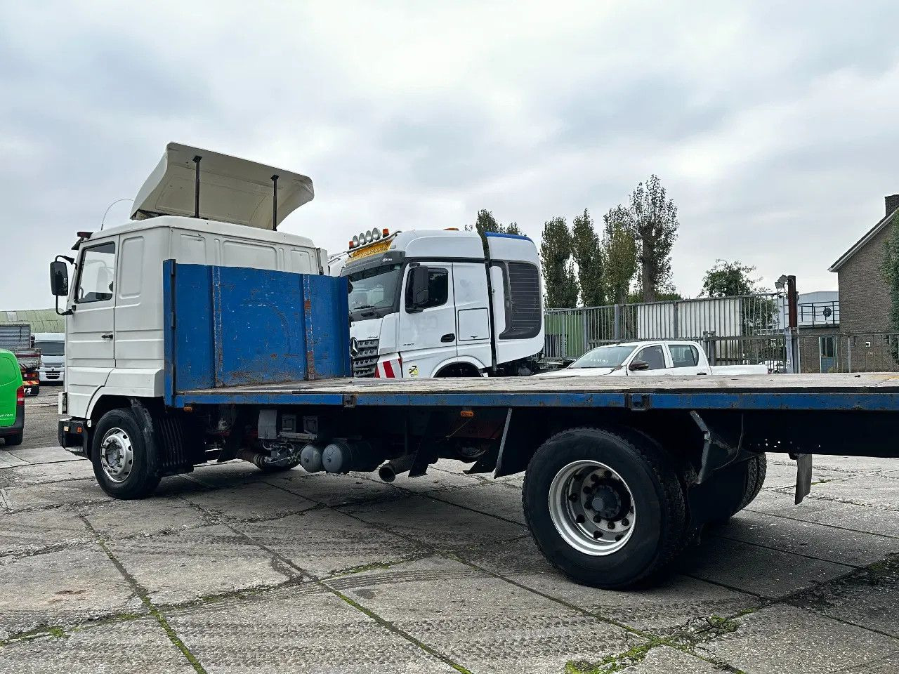 Scania P113-360 4X2 Platform Manual Gear Retarder Scania P113-360 4X2 Platform Manual Gear Retarder - Flakbil: bild 3 Scania P113-360 4X2 Platform Manual Gear Retarder Scania P113-360 4X2 Platform Manual Gear Retarder - Flakbil: bild 3