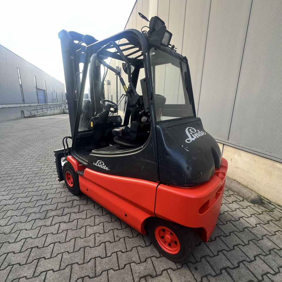 Linde E30 (336-02) - Eltruck: bild 2 Linde E30 (336-02) - Eltruck: bild 2