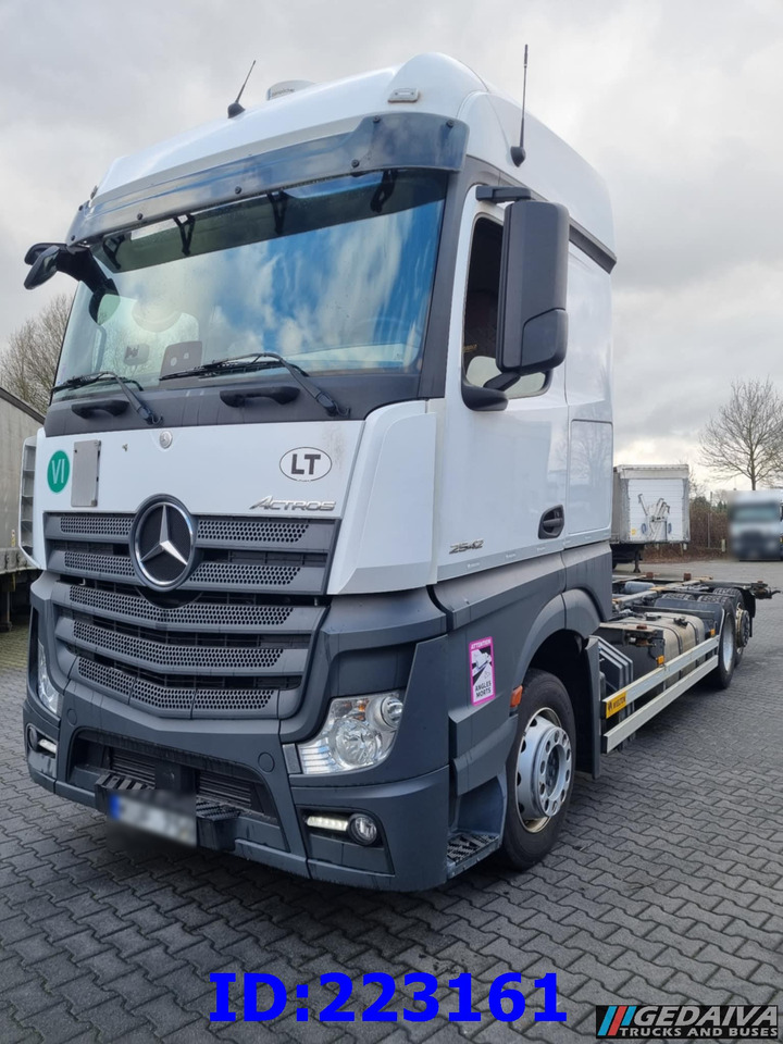 MERCEDES-BENZ Actros 2542 BDF 6x2 Euro6 - Chassi lastbil: bild 1 MERCEDES-BENZ Actros 2542 BDF 6x2 Euro6 - Chassi lastbil: bild 1