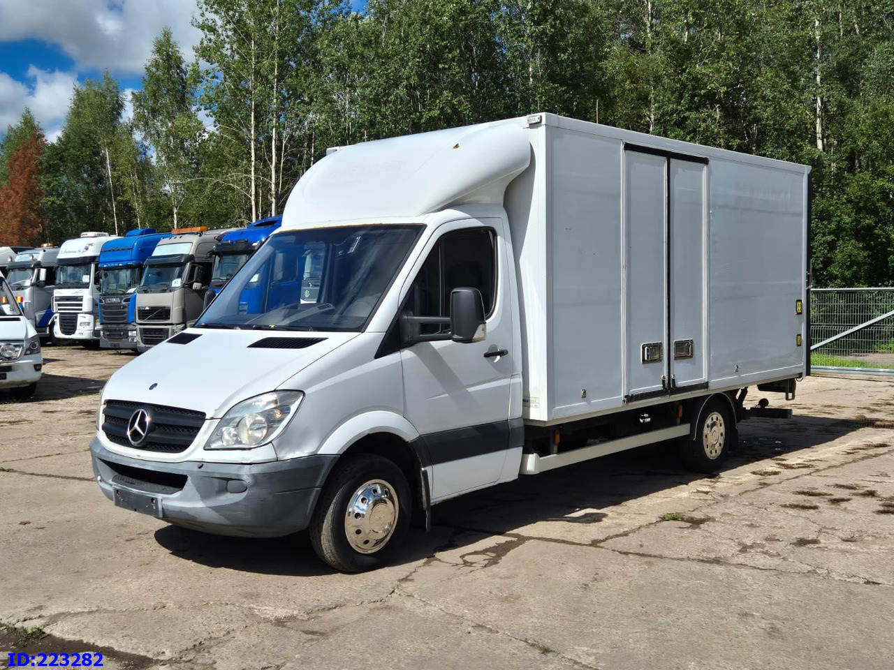 MERCEDES-BENZ Sprinter 516 SUPER - Volymskåp: bild 1 MERCEDES-BENZ Sprinter 516 SUPER - Volymskåp: bild 1