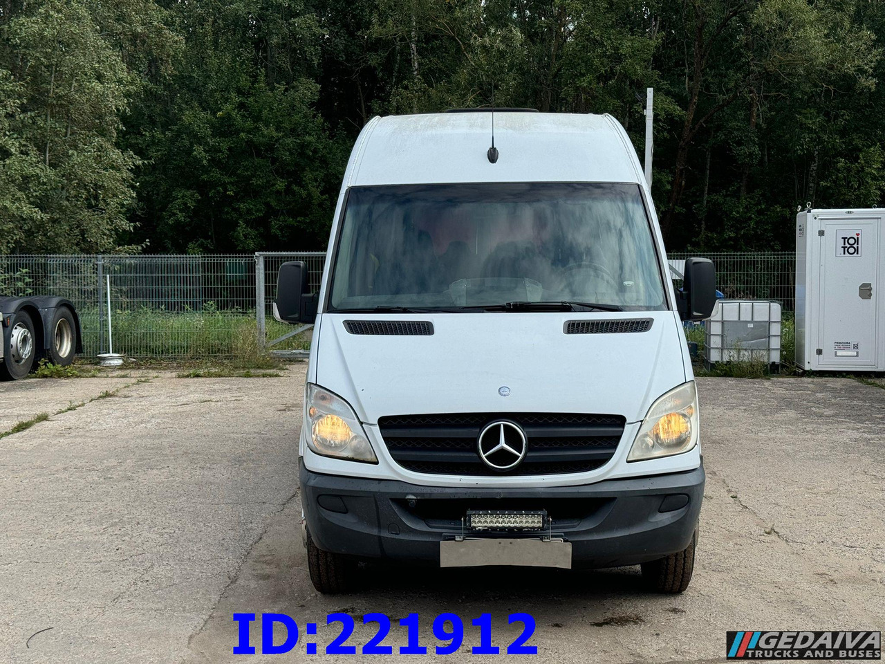 MERCEDES-BENZ Sprinter 518 VIP 17-Place - Turistbuss: bild 2 MERCEDES-BENZ Sprinter 518 VIP 17-Place - Turistbuss: bild 2