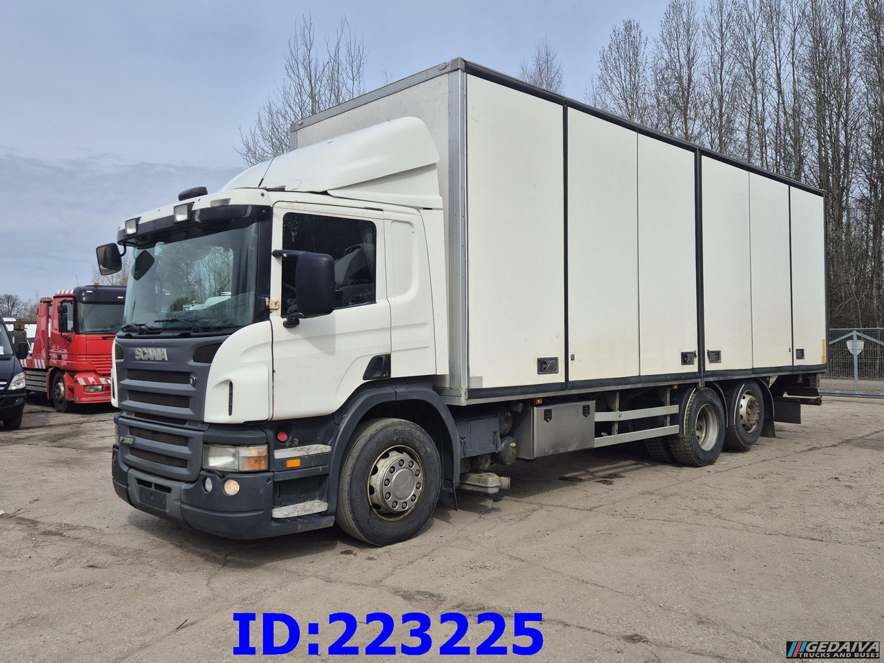 SCANIA P380 6x2 Open side box - Lastbil med skåp: bild 1 SCANIA P380 6x2 Open side box - Lastbil med skåp: bild 1