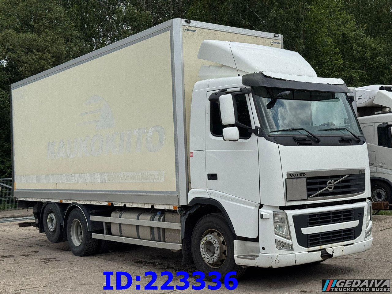 VOLVO FH13 460HP 6x2 OPEN SIDE BOX - Lastbil med skåp: bild 4 VOLVO FH13 460HP 6x2 OPEN SIDE BOX - Lastbil med skåp: bild 4