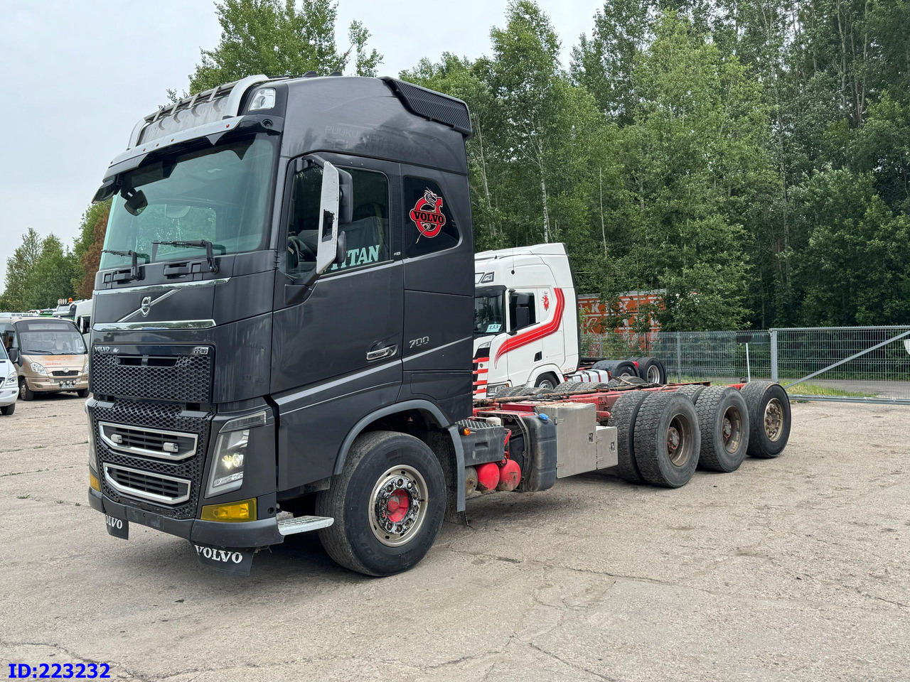 VOLVO FH16 700HP 8X4 Big Axles - Chassi lastbil: bild 1 VOLVO FH16 700HP 8X4 Big Axles - Chassi lastbil: bild 1