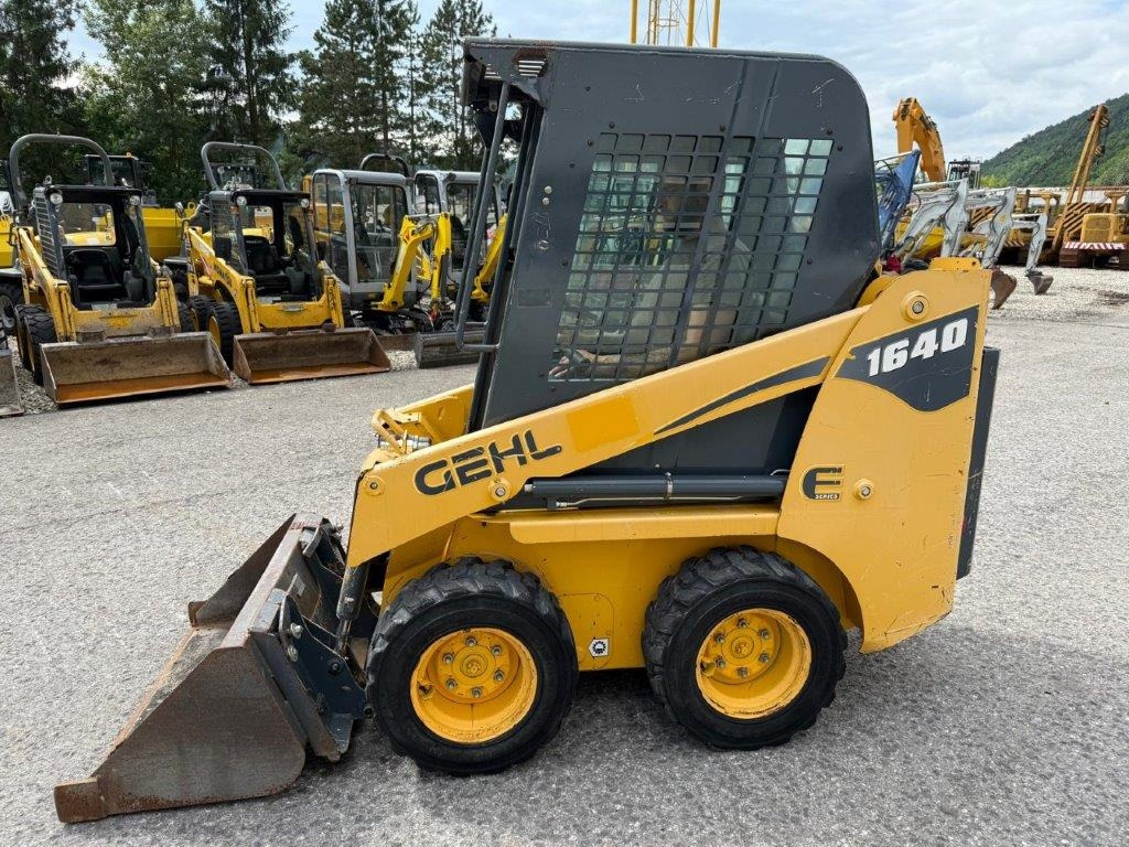 Gehl SL1640E (4027) - Kompaktlastare/ Slirstyrda lastare: bild 1 Gehl SL1640E (4027) - Kompaktlastare/ Slirstyrda lastare: bild 1