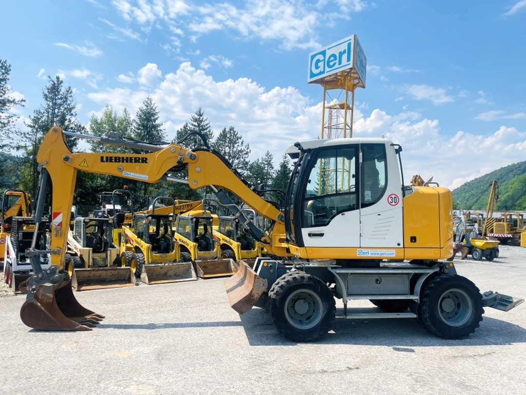 Liebherr A910 Compact (4025) - Grävmaskin på däck: bild 1 Liebherr A910 Compact (4025) - Grävmaskin på däck: bild 1